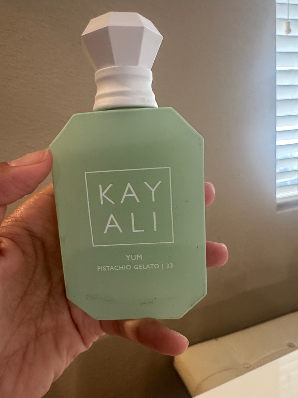 Kayali Yum Pistachio Gelato 33 Fragrance - Green - Picture 5 of 5